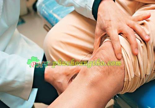 cách chữa bệnh sưng đau khớp gối chân trái phải ở người già